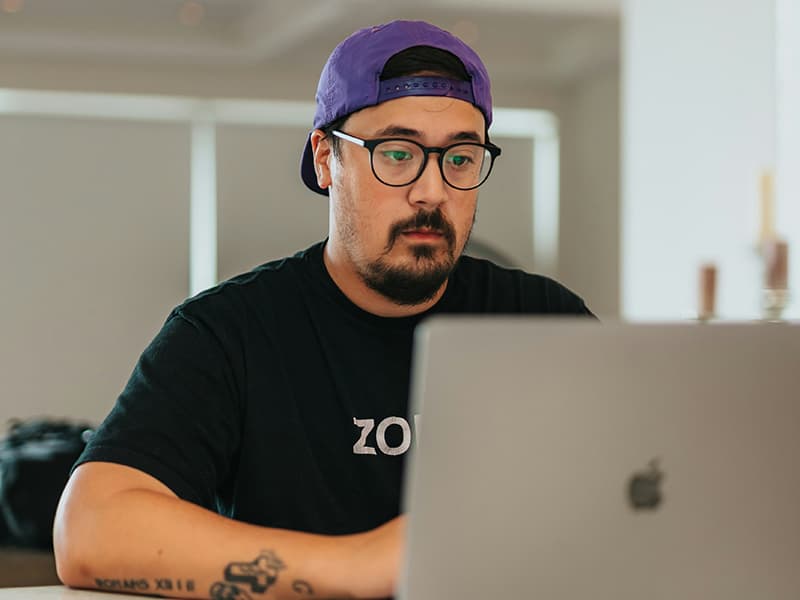 andrew-valdivia-2uE2yhyTFrQ-unsplash Podcast engineer