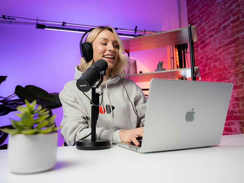 videodeck-co-R5O3KIf0kgI-unsplash Podcast host